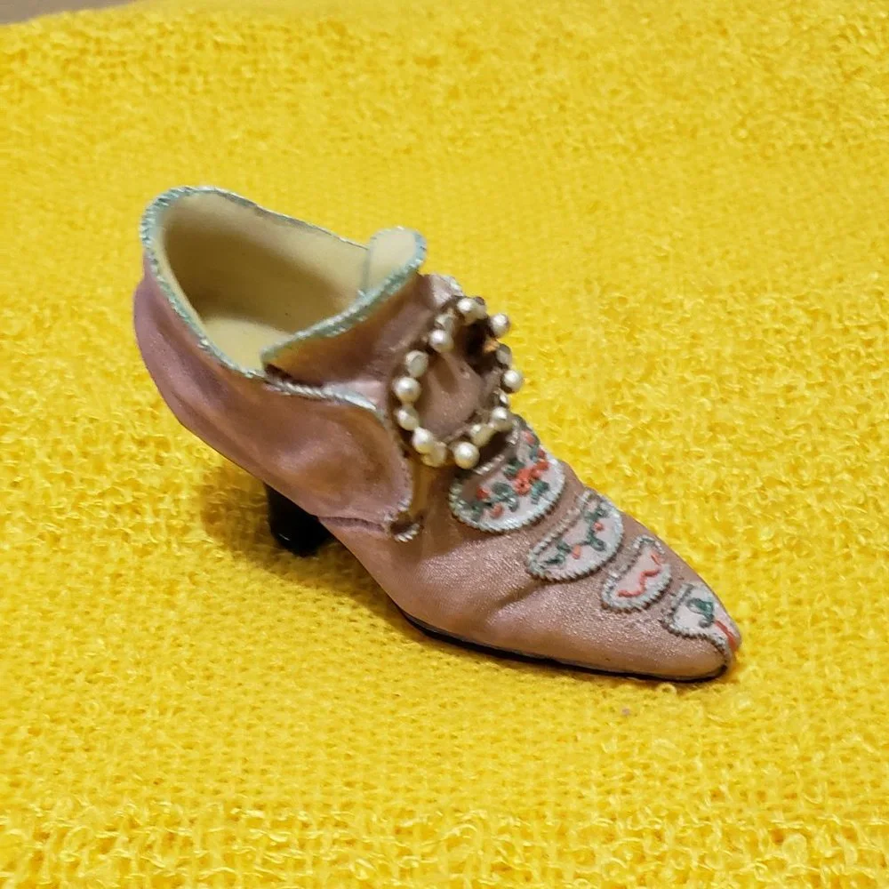 Lot Of Four Vintage Miniature Collectible Shoes - Picture 2 of 4